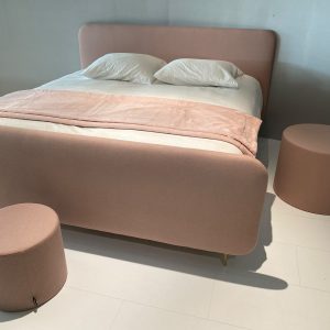 Showroom model Eastborn boxspring Globe